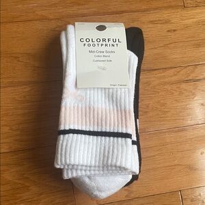NWT 2 Pack Mid-Crew Socks